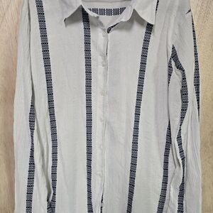 Womans BKE Lightweight Cotton Button-Up Shirt – Size L – Boho Chic with Navy Geo